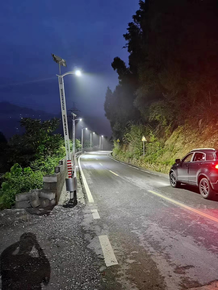 led太陽能路燈_太陽能led路燈_太陽能路燈生產(chǎn)廠家