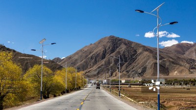 詳細(xì)說明太陽能路燈在陰雨天工作原理