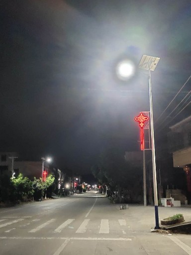 太陽能路燈：以光控應(yīng)天色，以時控遵節(jié)律，以遙控便生活